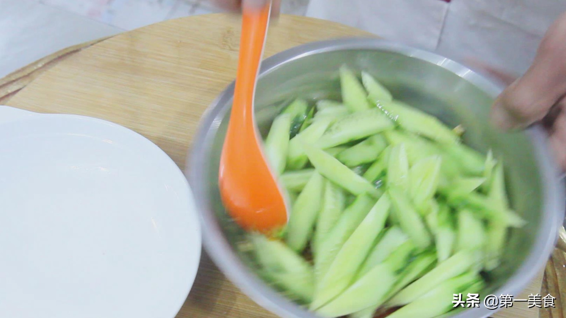 凉拌黄瓜怎么做又脆又好吃（简单又美味清脆爽口）-第6张图片