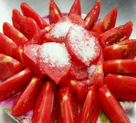 西红柿拌白糖又叫什么(西红柿白糖的洋气叫法)