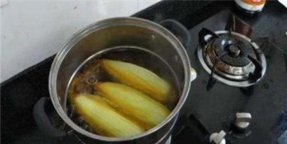玉米煮多少分钟就可以吃了（煮玉米冷水下锅还是热水）-第3张图片