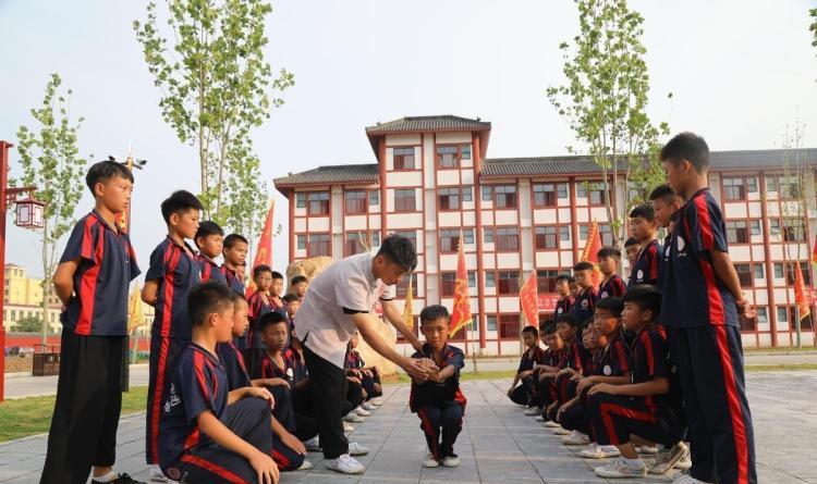 全封闭学校好吗（全封闭式学校对孩子真有用吗）