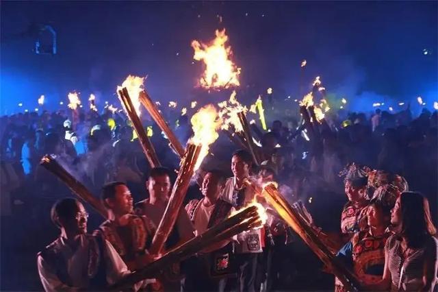 火把节是什么民族（苗族的传统节日是火把节吗）-第1张图片