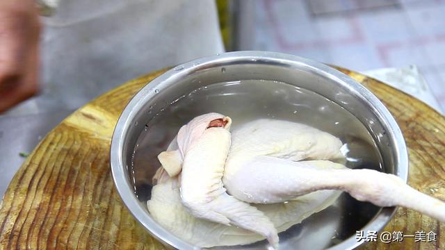 白斩鸡的正宗做法（上海白斩鸡的制作过程）-第2张图片
